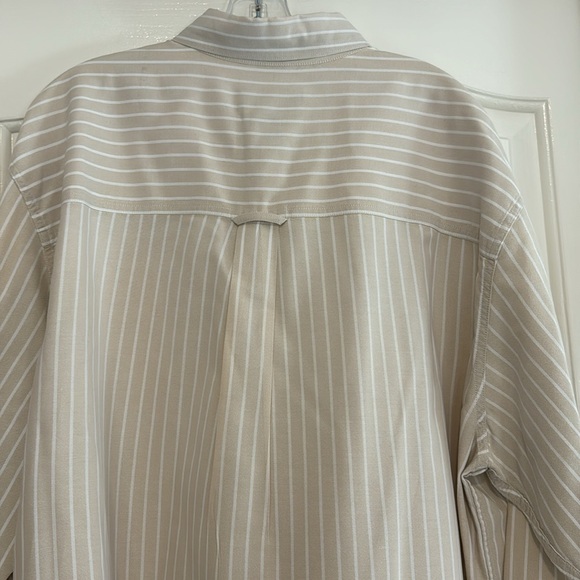Men’s beige/white striped button down shirt in XXL. Front pocket with logo. - Picture 5 of 7
